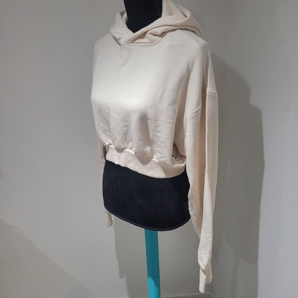 Reebok Women's Casual Cropped Hoodie Sweatshirt XS Cream Athleisure Sporty NEW - Picture 3 of 15